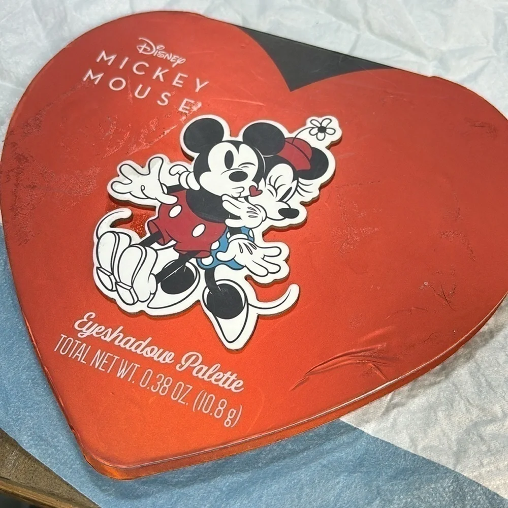 Disney  Mickey & Minnie Mouse - Heart Shaped Eyeshadow Palette With Mirror